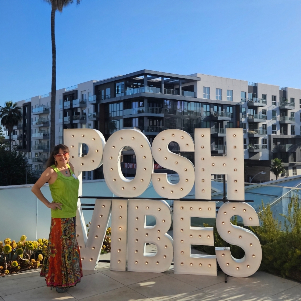 Meet Your Posher, Beth - Picture 17 of 17